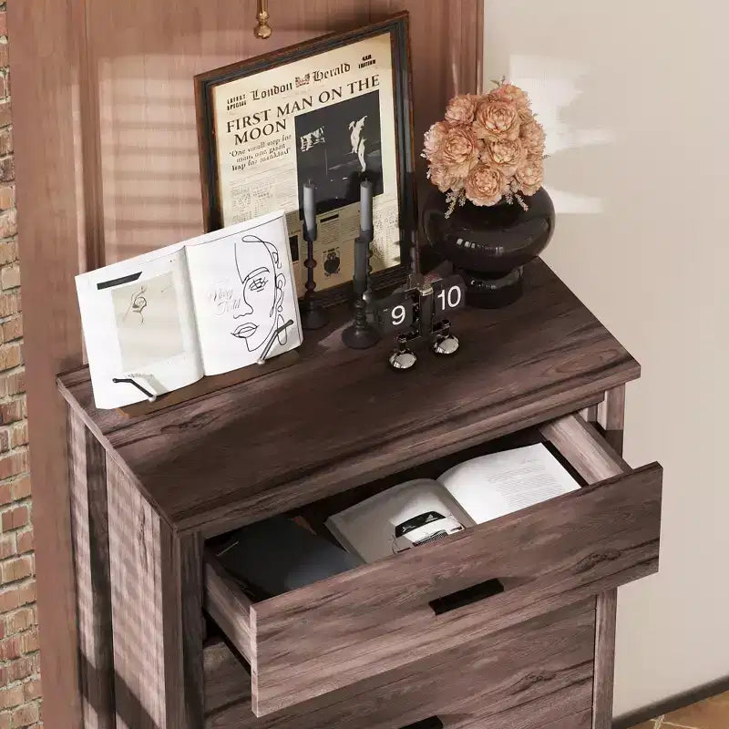Commode 5 tiroirs de style campagnard rétro, assemblage facile par clip, tiroirs coulissants fluides, rangement sécurisé pour chambre à coucher
